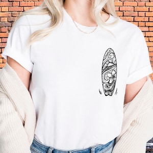 Minimalist Surfboard Graphic Tee: Coastal Line Art Shirt